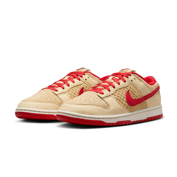 Dunk Low Retro SE Strawberry Waffle - profile