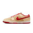 Dunk Low Retro SE Strawberry Waffle - detail