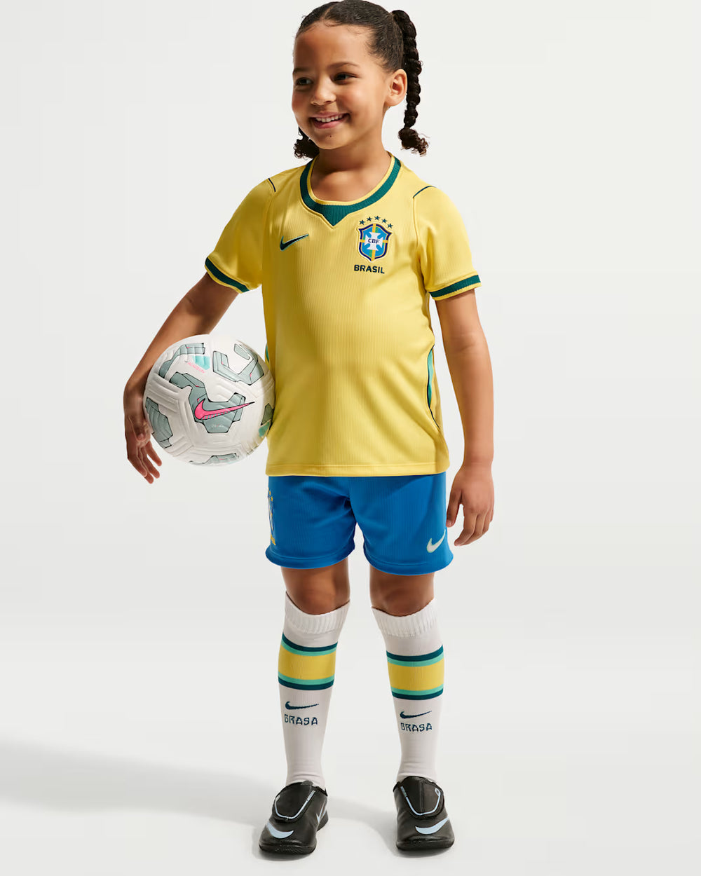 Brazil 2026 Stadium Home Younger Kids' Nike Football Replica 3-Piece Kit (IO8971-724)