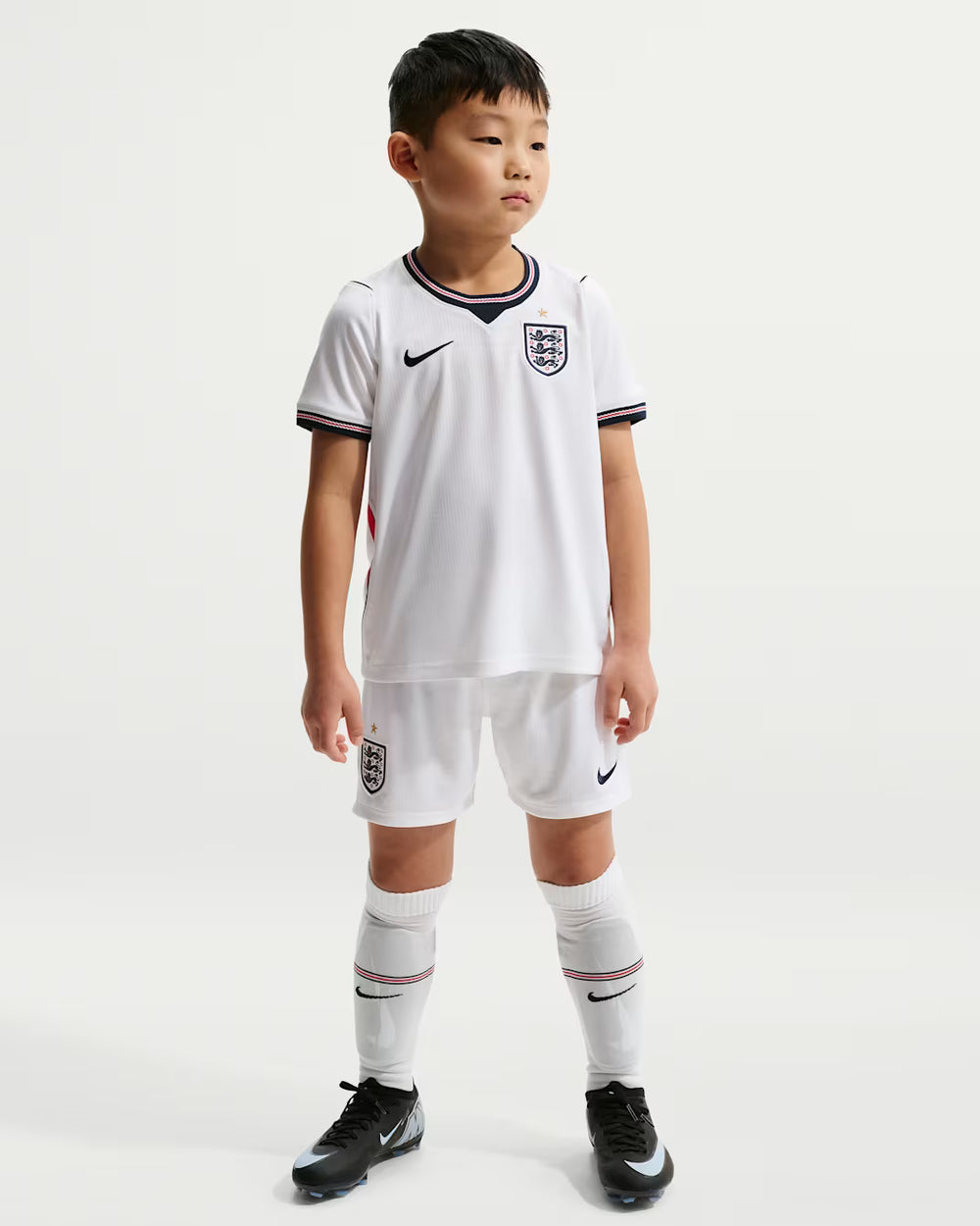 England 2026 Stadium Home Younger Kids' Nike Football Replica 3-Piece Kit (IB4553-100)