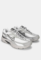Nike Initiator Running Shoe 'White/Mtlc Cool Grey-Lt Smoke Grey-Black'